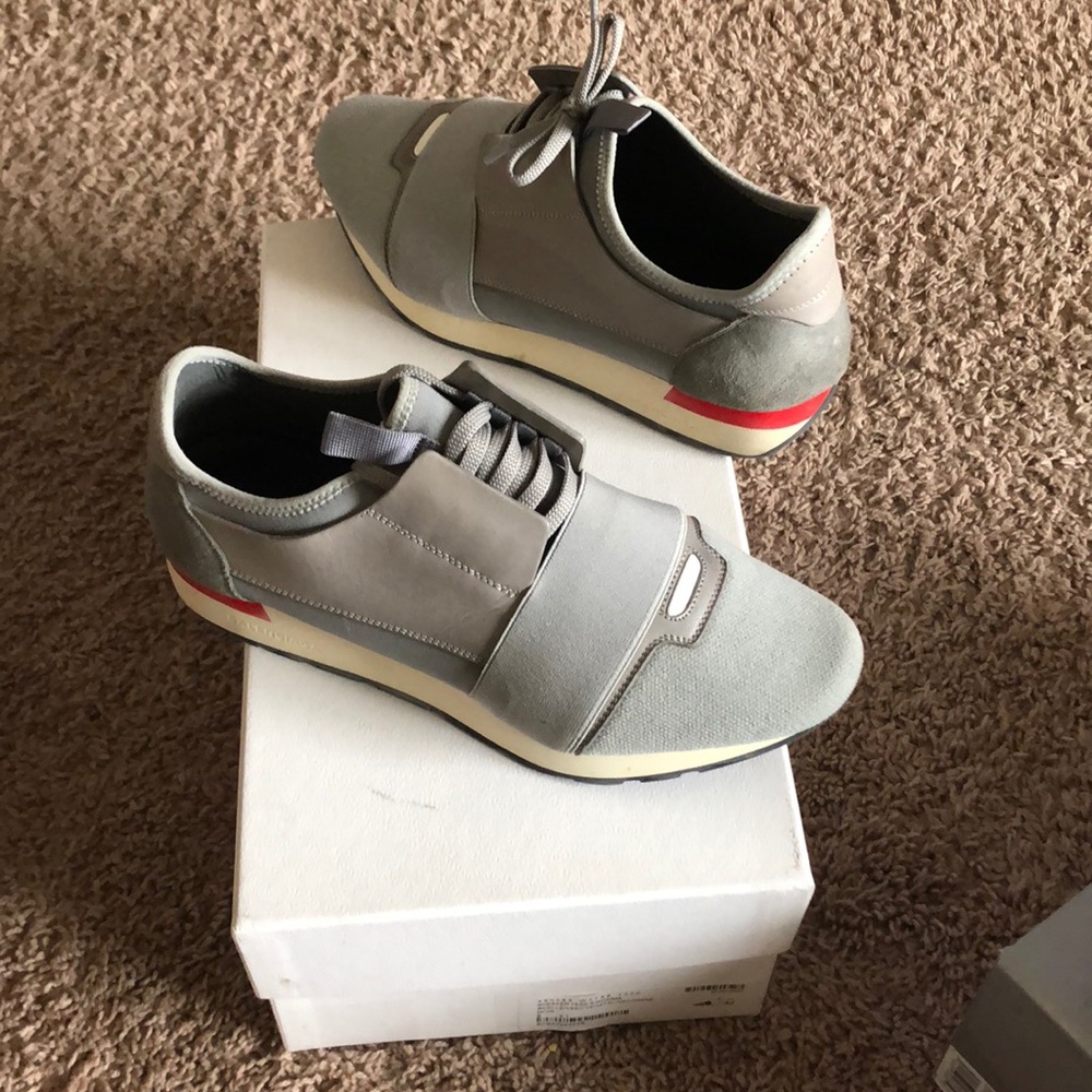 Balenciaga’s size 8. (41)